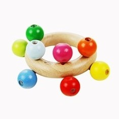 Dřevěné chrastítko - kroužek kuličky