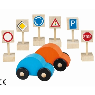 Dřevěná auta a dopravní značky